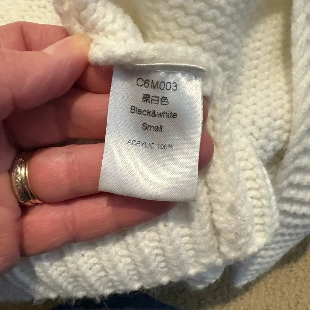 White Cardigan Sweater with Black Heart Design - Picture 4 of 4